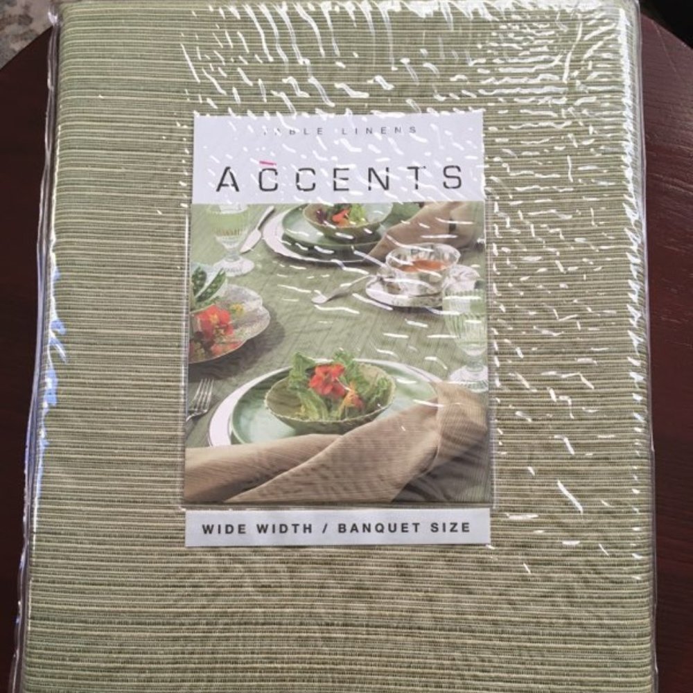 Wide Width Banquet Table Linen 70x102 rectangle (NEVER OPENED)
